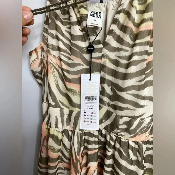 Vero Moda - Animal print maxi dress - US4 / UK 8 - Picture 8 of 8